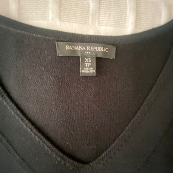 Banana Republic Lightweight V-Neck Sweater Black - Picture 4 of 12